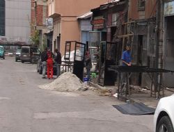 Onlar ekmek, mahalleli gürültü derdinde